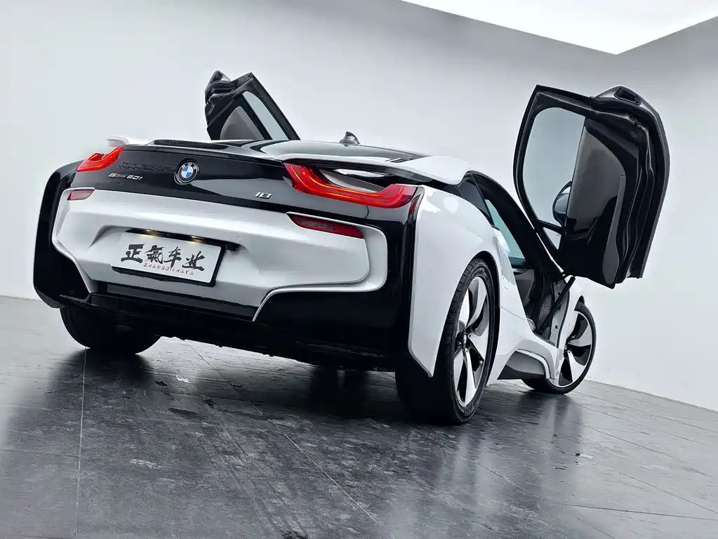 BMW i8 2017 — фото 12