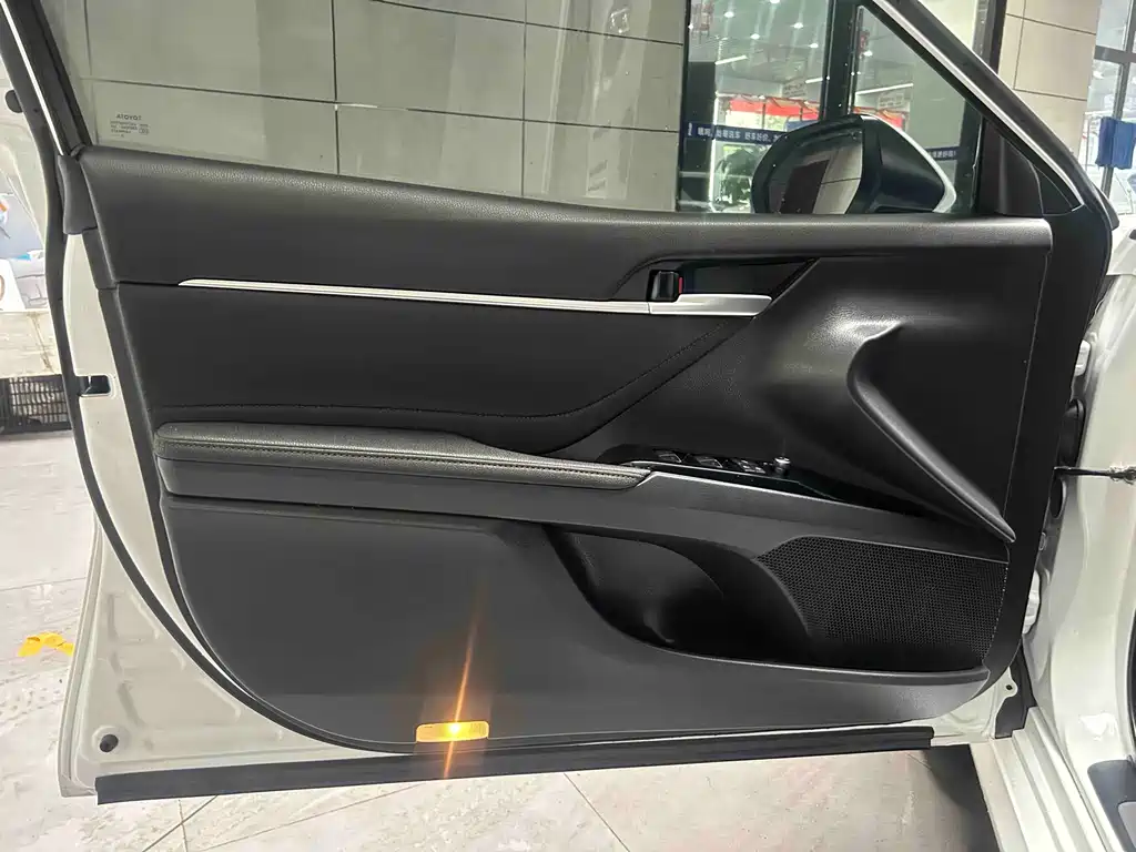 Toyota Camry 2022 — фото 13