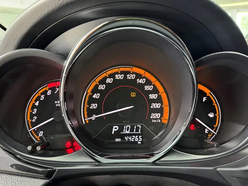 Toyota Yaris L 2022 — фото 10