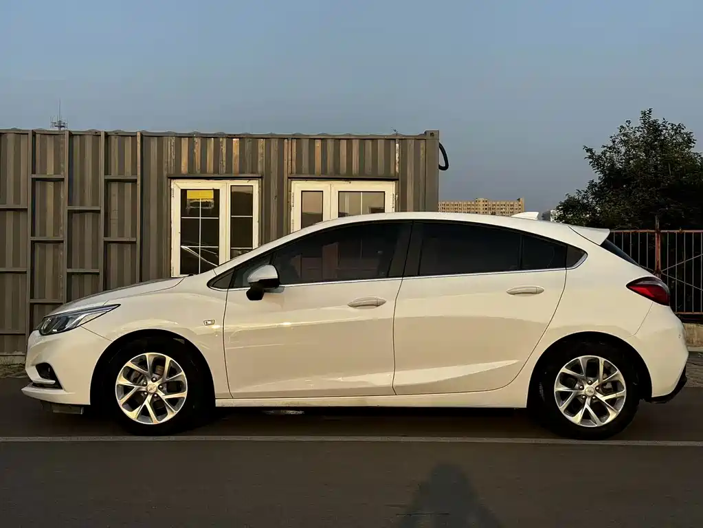 Chevrolet Cruze 2017 — фото 5