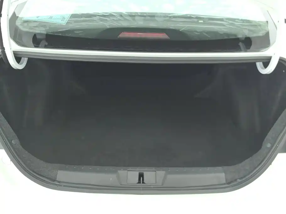 Geely Emgrand 2021