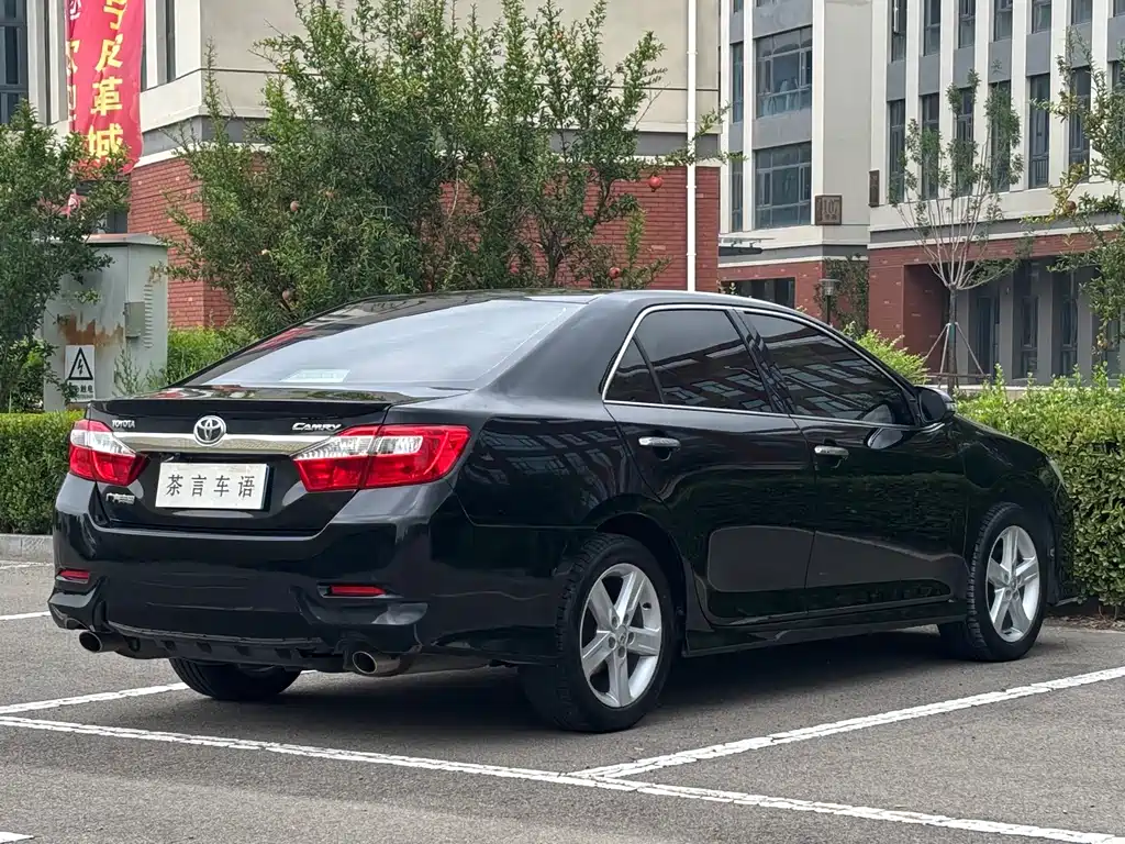 Toyota Camry 2012 — фото 4