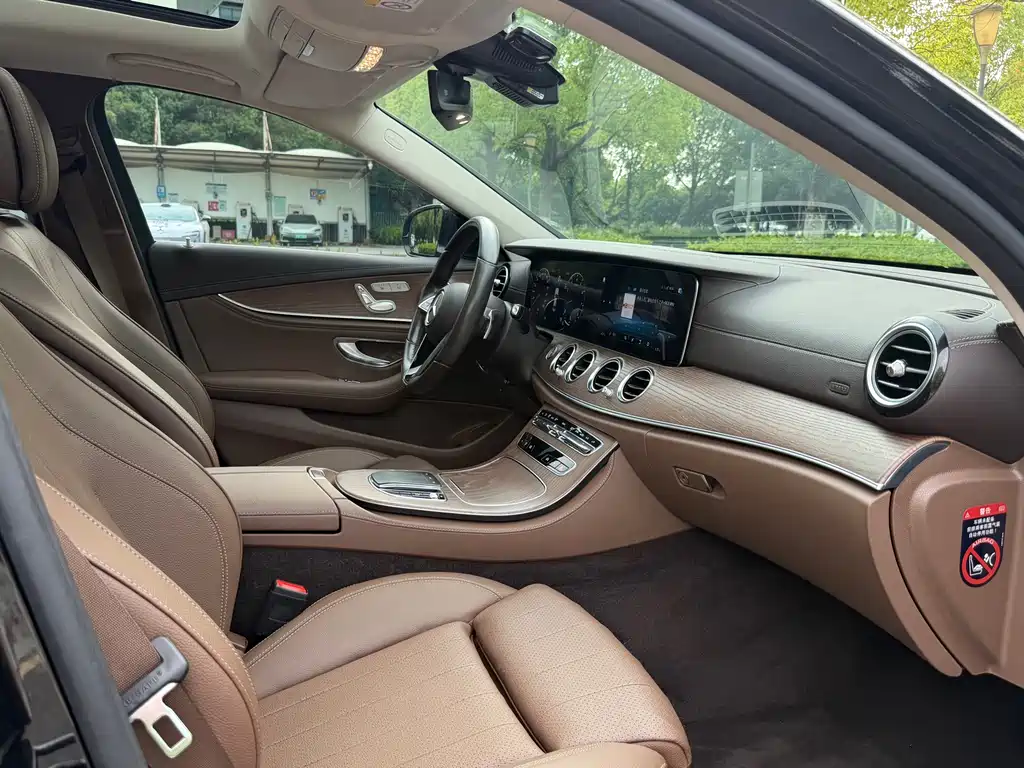 Mercedes-Benz E-Class 2022 — фото 18