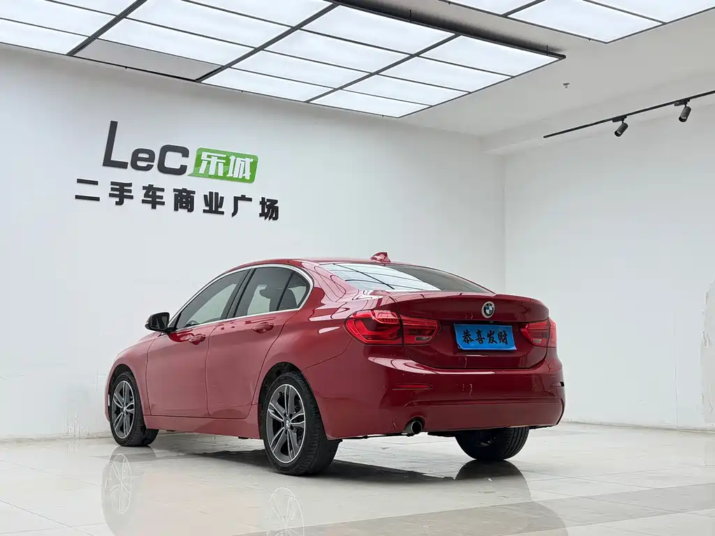 BMW 1 Series 2019 — фото 11