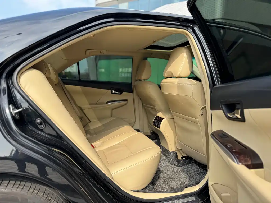 Toyota Camry 2017 — фото 10