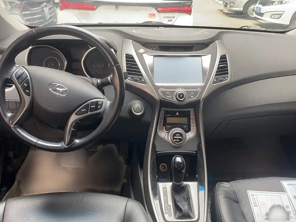 Hyundai Elantra Langdong 2015 — фото 14