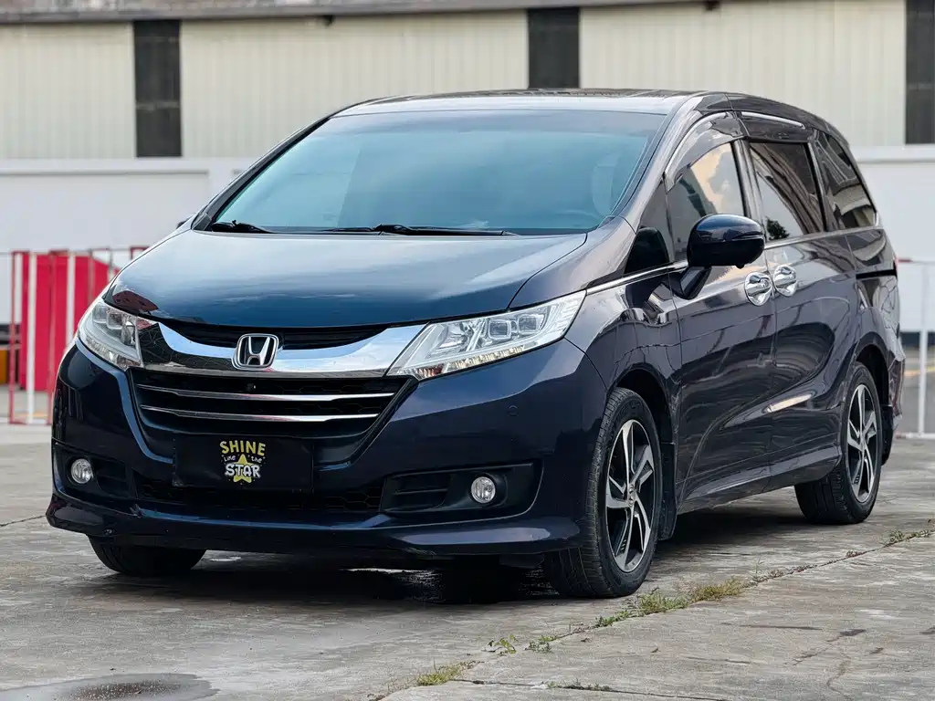 Honda Odyssey 2015 — фото 1