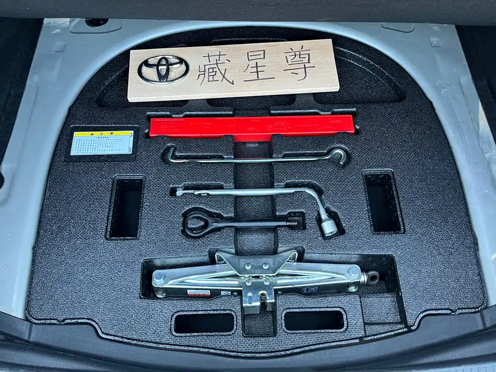 Toyota Camry 2019 — фото 30