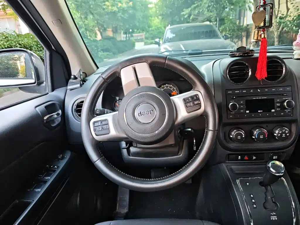 Jeep Compass 2015 — фото 3