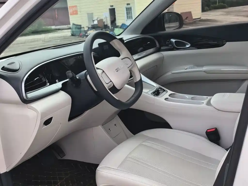 Geely Galaxy Starwish 2025 — фото 9