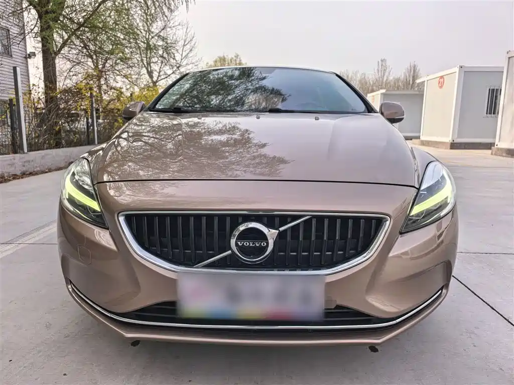 Volvo V40 2017 — фото 24