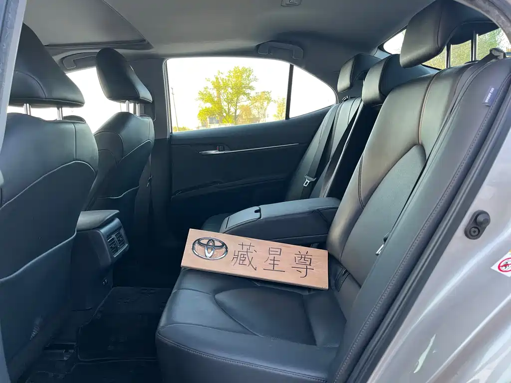 Toyota Camry 2019 — фото 26