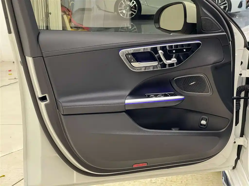 Mercedes-Benz C-Class 2025 — фото 12