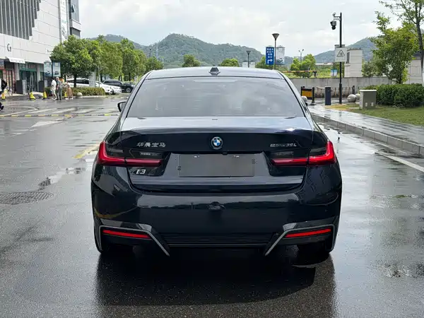 BMW i3 2024