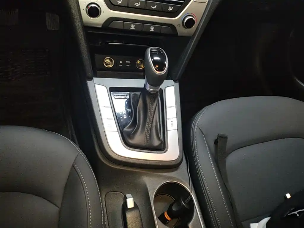Hyundai Elantra 2019 — фото 14