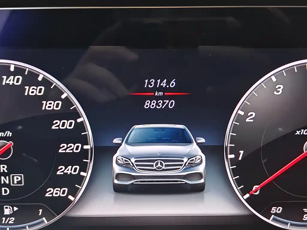 Mercedes-Benz E-Class 2018 — фото 16