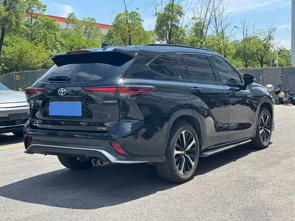 Toyota Crown Kluger 2024
