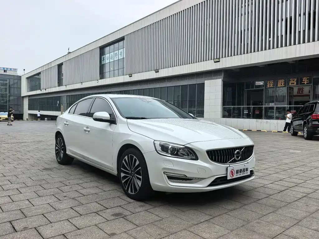 Volvo S60 2019 — фото 3