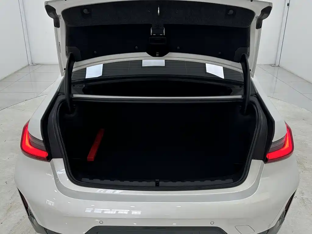 BMW 3 Series 2023 — фото 16