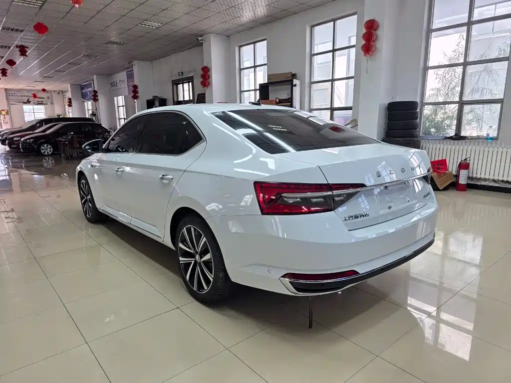 Skoda Superb 2023 — фото 4