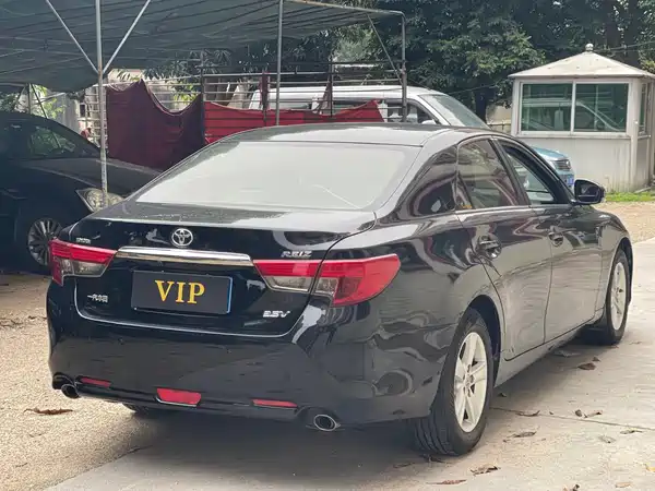 Toyota Reiz 2013
