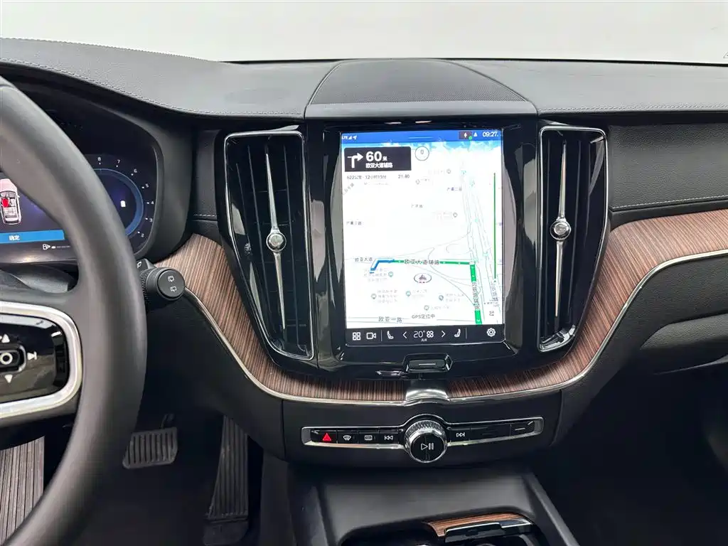 Volvo XC60 2025 — фото 12