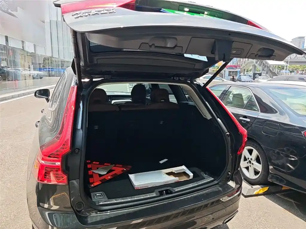 Volvo XC60 2020 — фото 19