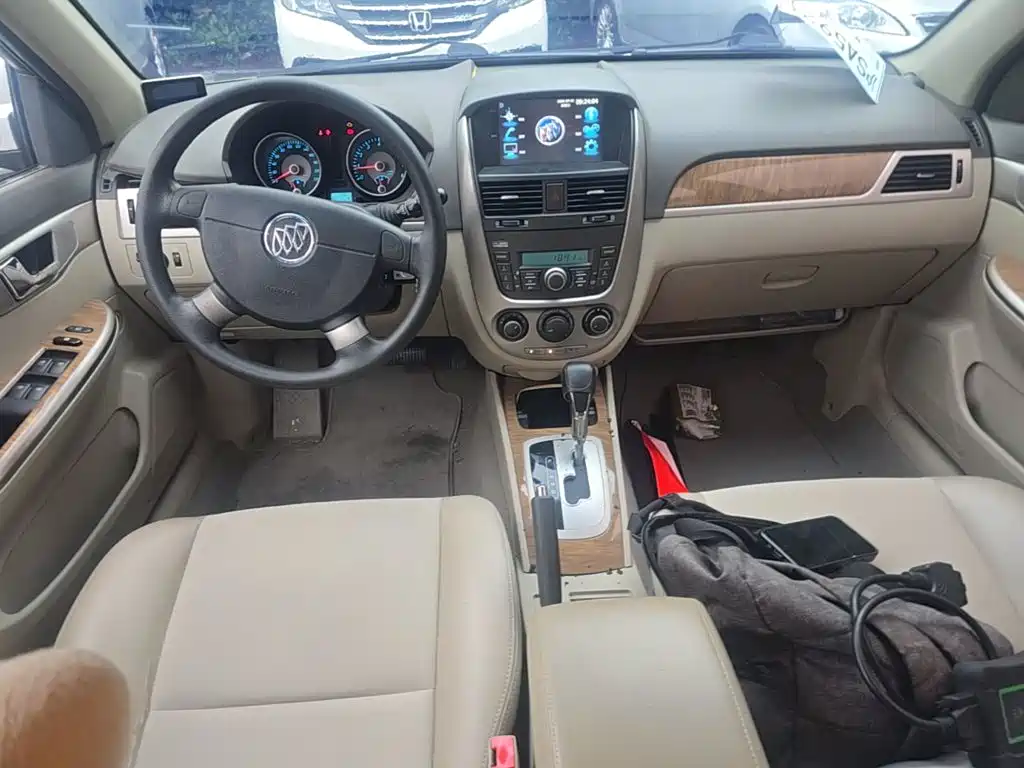 Buick Excelle 2015 — фото 16