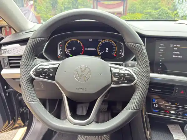 Volkswagen Passat 2024