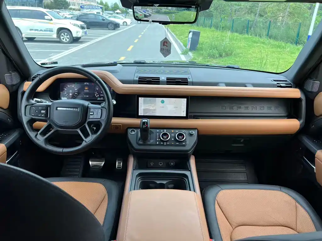 Land Rover Defender 2021 — фото 12