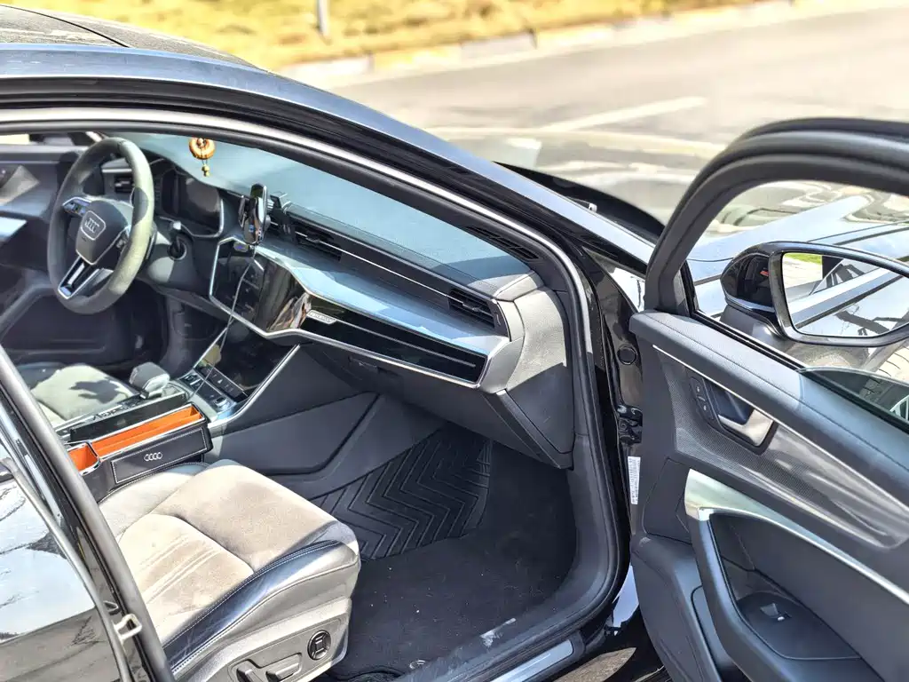 Audi A6L 2022