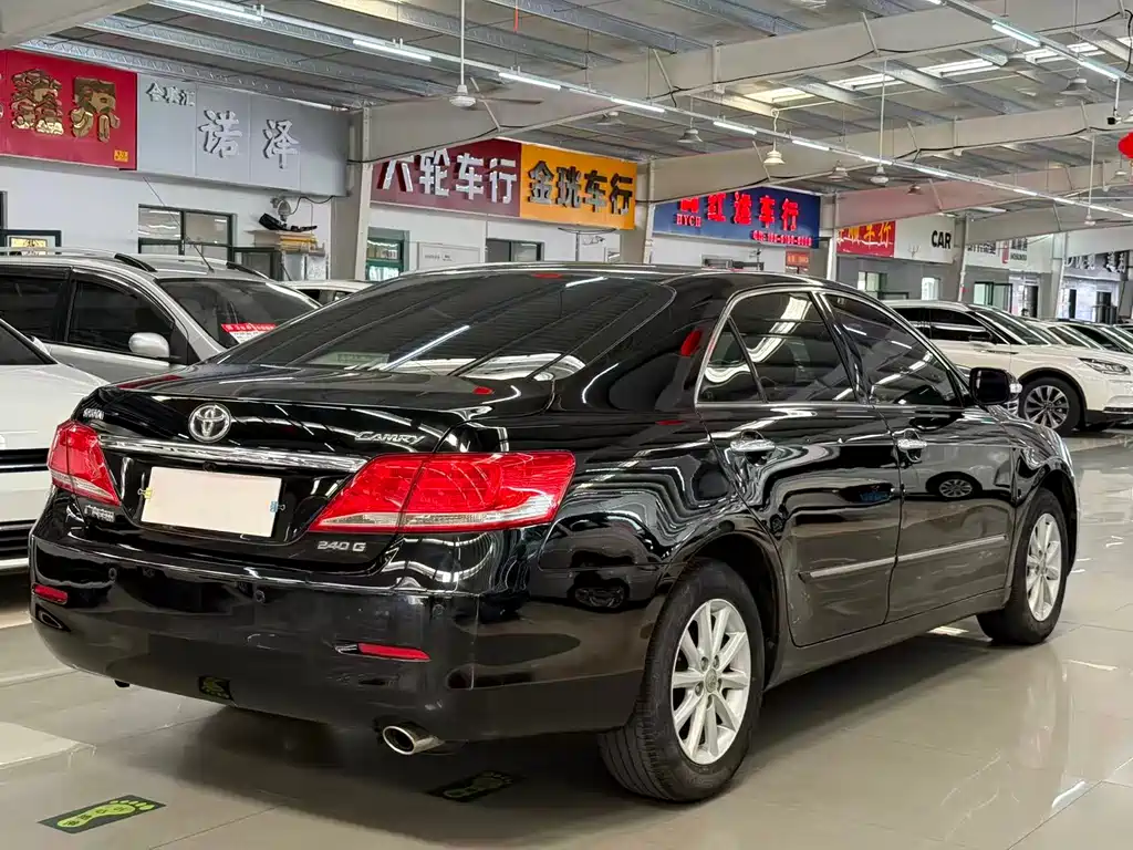 Toyota Camry 2010 — фото 14