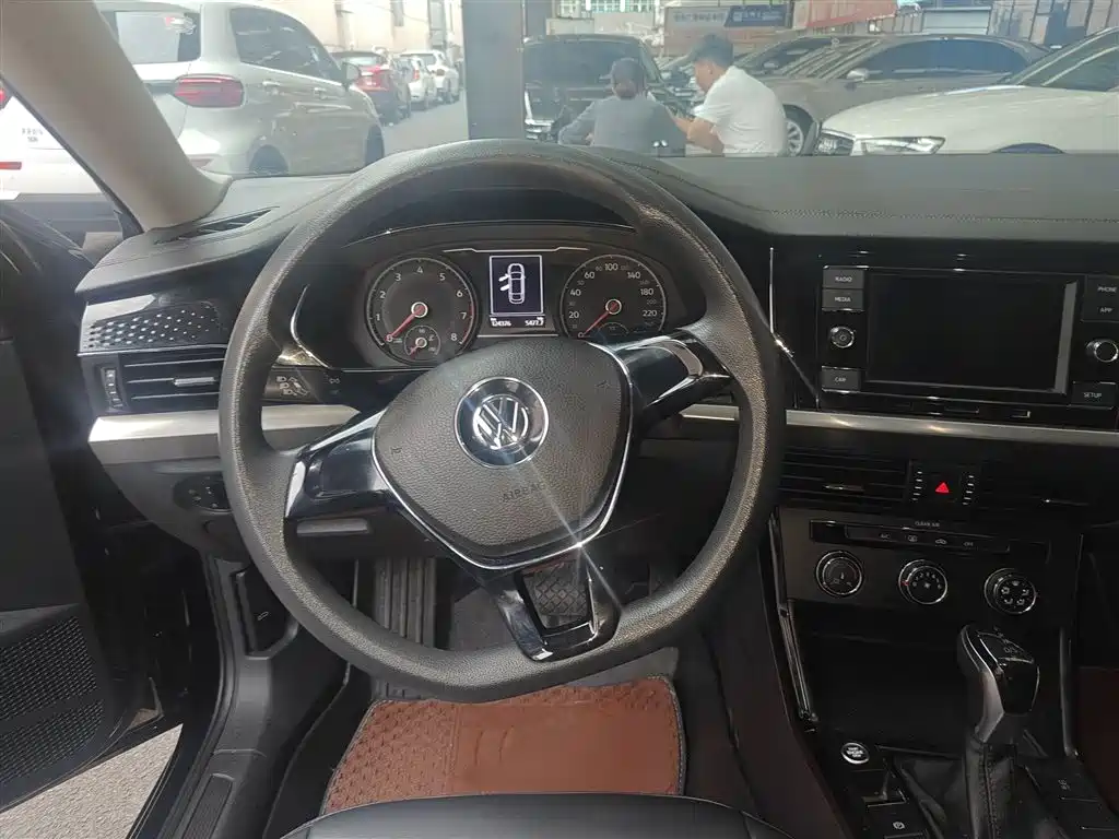 Volkswagen Passat 2020 — фото 11