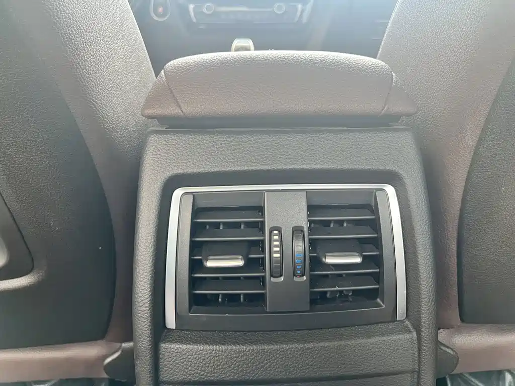 BMW 3 Series 2019 — фото 15