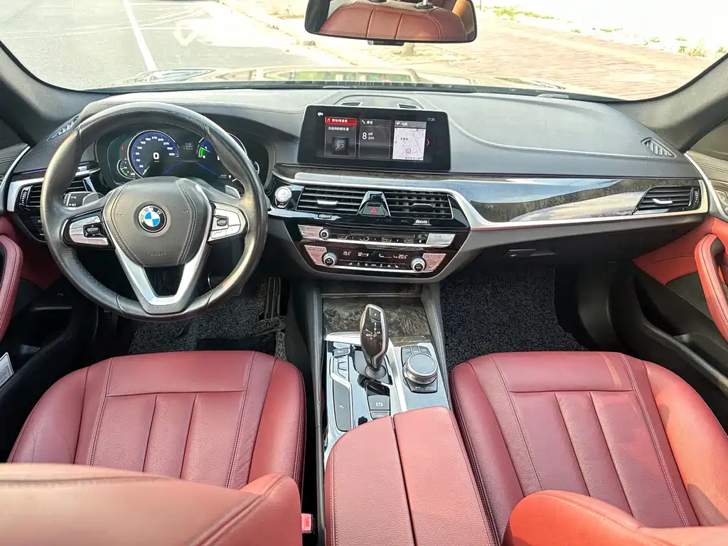 BMW 5 Series 2018 — фото 9