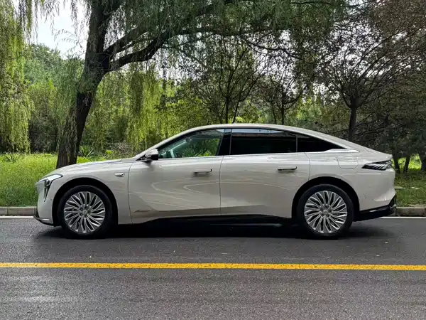 Buick Zhijing L7 2025