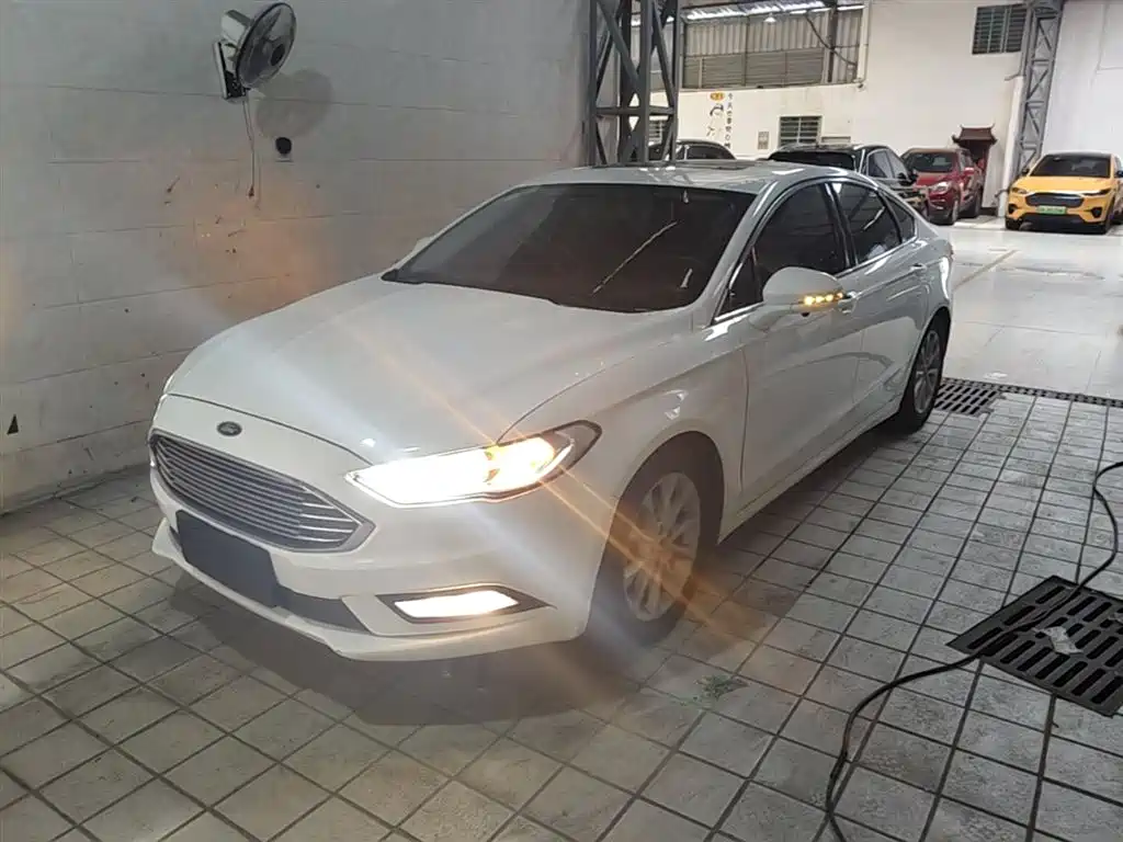 Ford Mondeo 2018 — фото 2