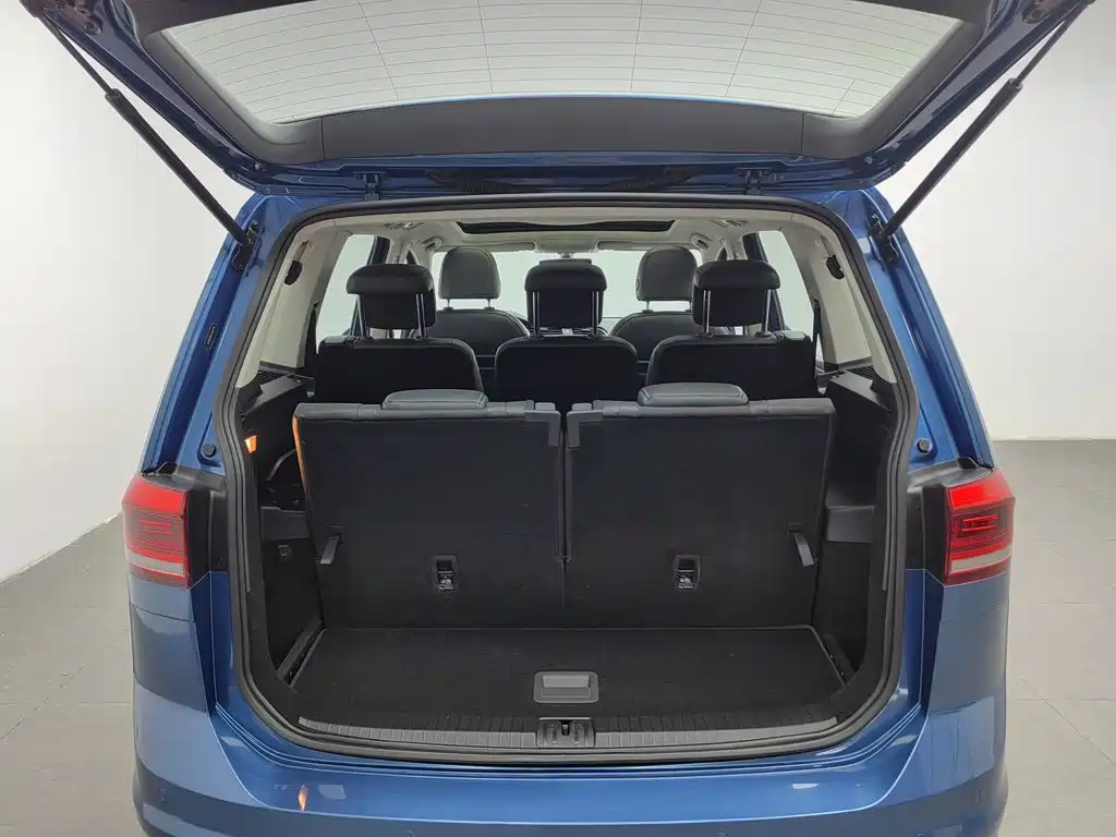 Volkswagen Touran 2018 — фото 16