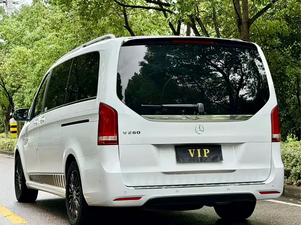 Mercedes-Benz V-Class 2020 — фото 10