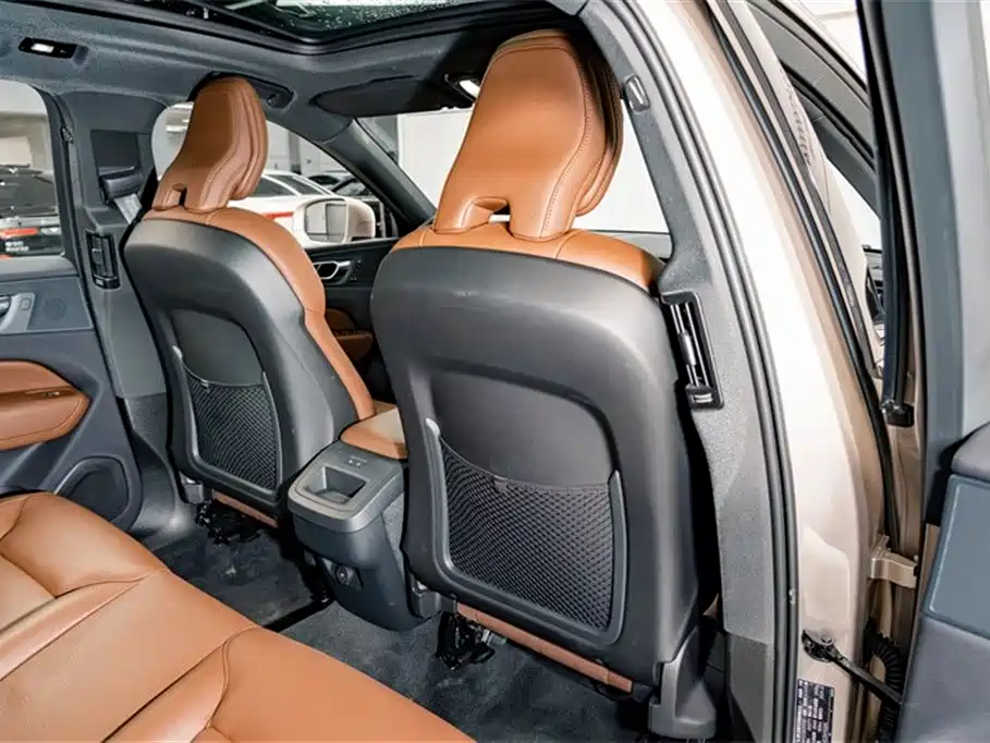 Volvo XC60 2025 — фото 20