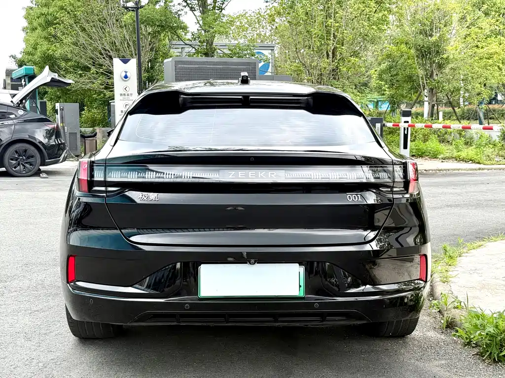 Zeekr 001 2023