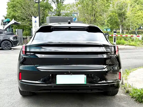 Zeekr 001 2023