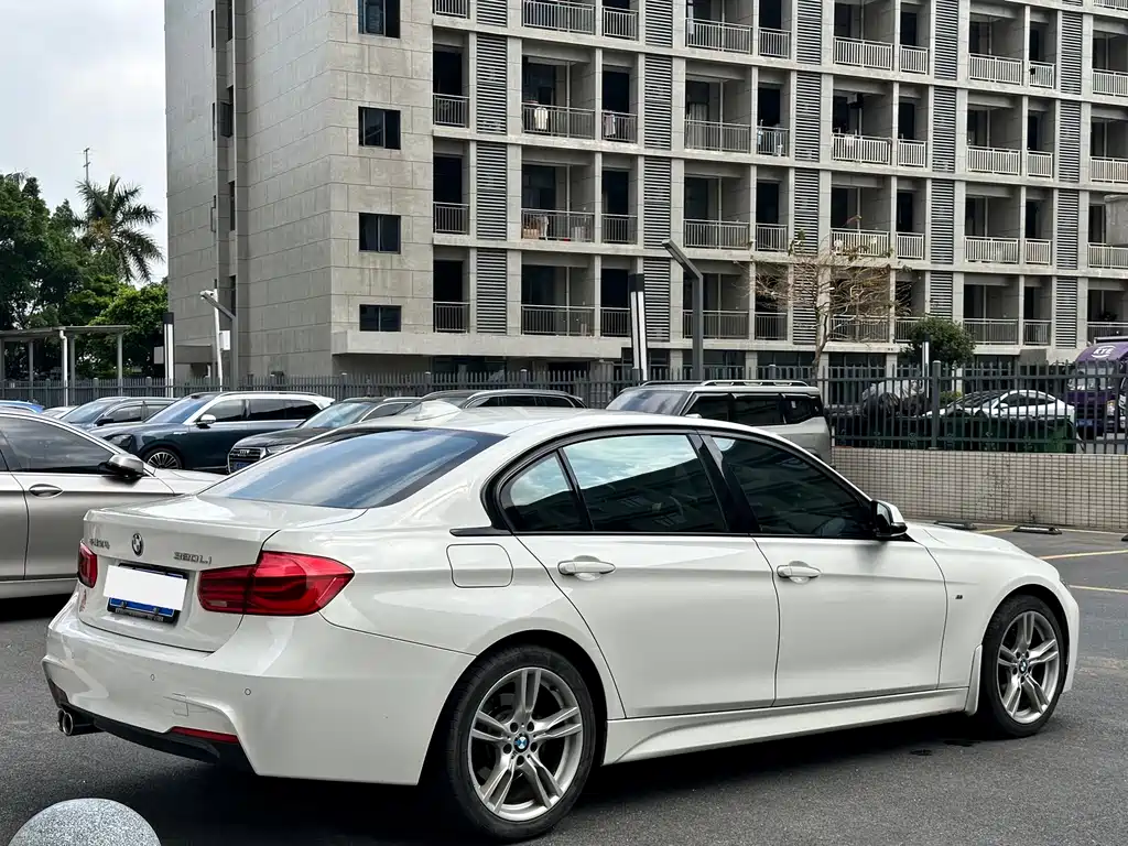 BMW 3 Series 2019 — фото 15