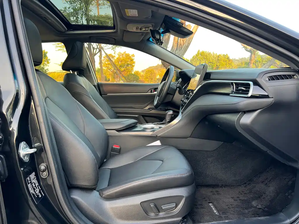 Toyota Camry 2023 — фото 17