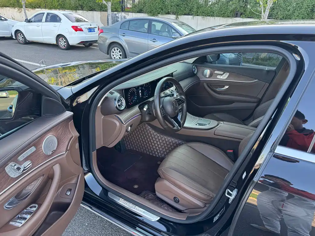 Mercedes-Benz E-Class 2022 — фото 4