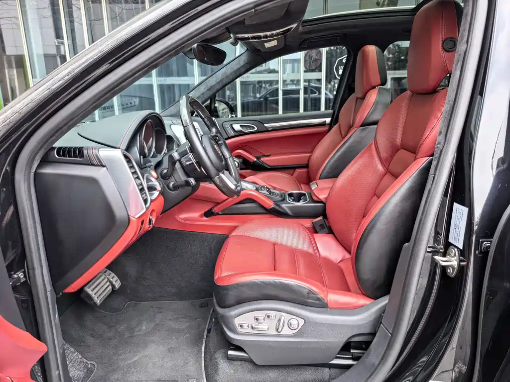 Porsche Cayenne 2017 — фото 18