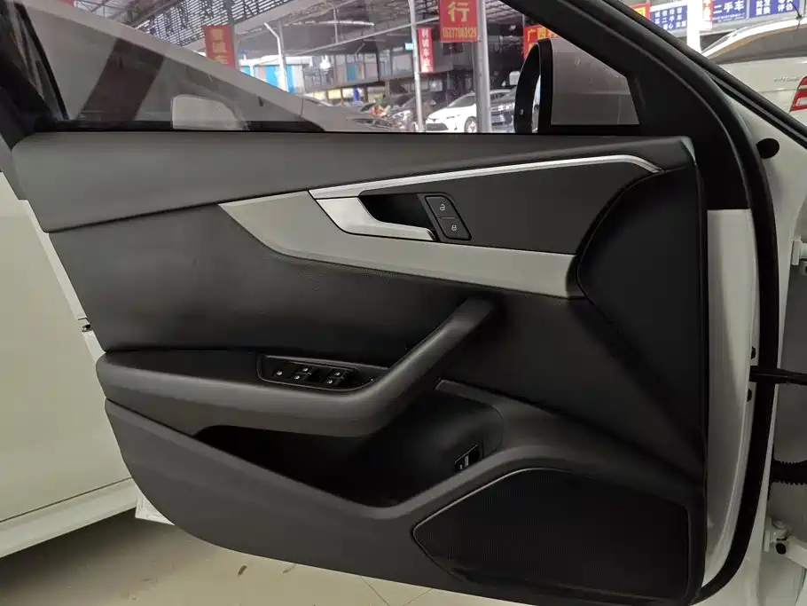 Audi A4L 2018
