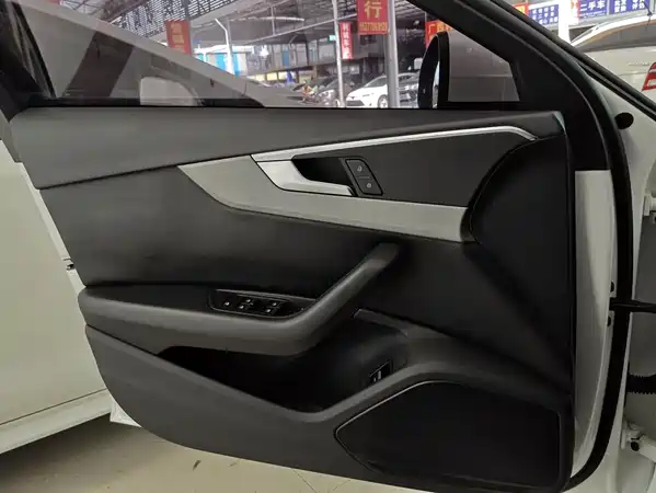 Audi A4L 2018