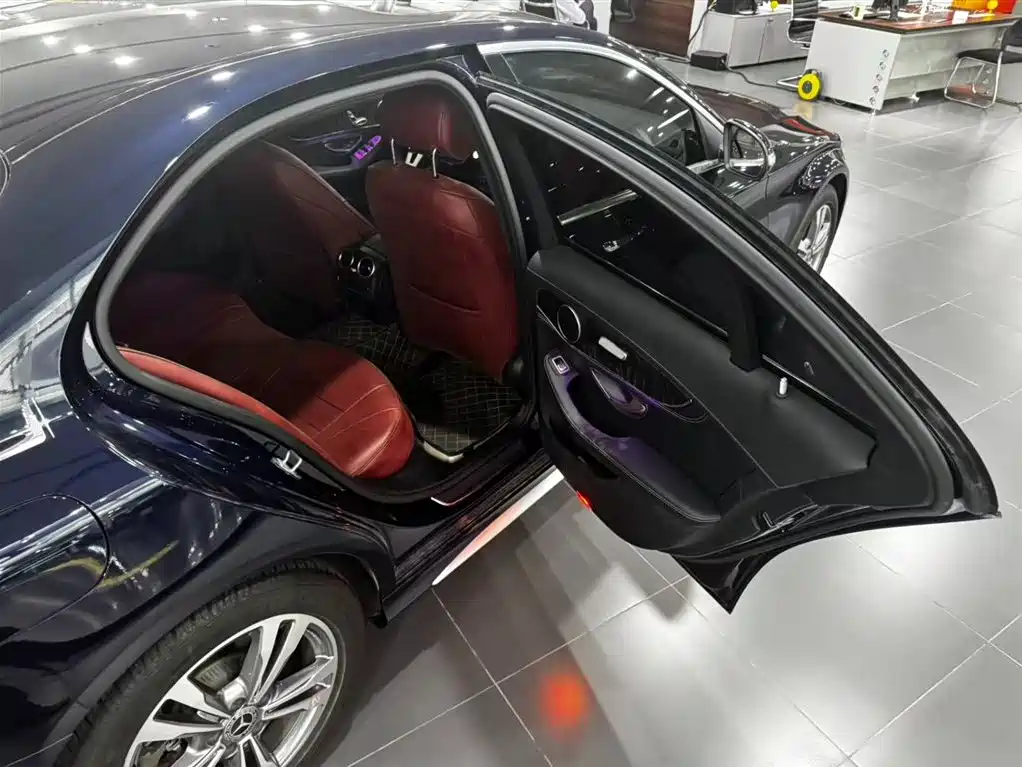 Mercedes-Benz C-Class 2019 — фото 18