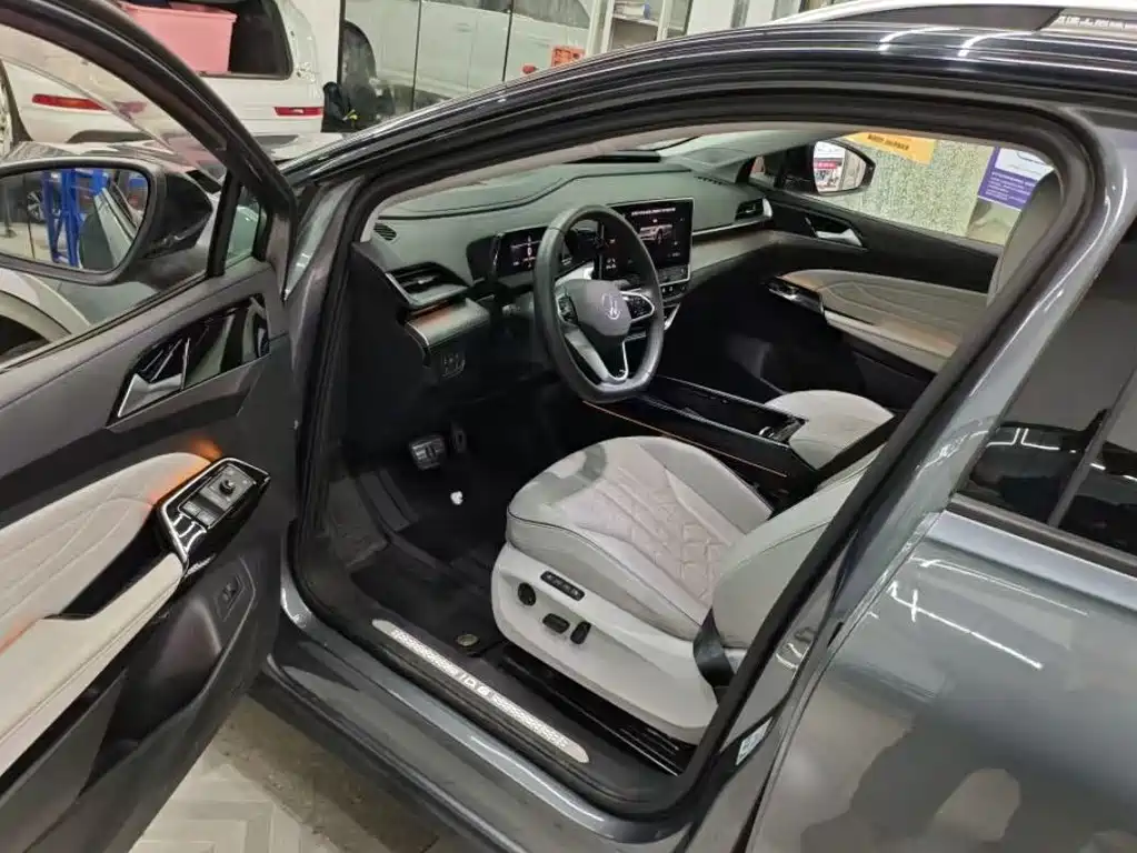 Volkswagen ID.6 X 2024